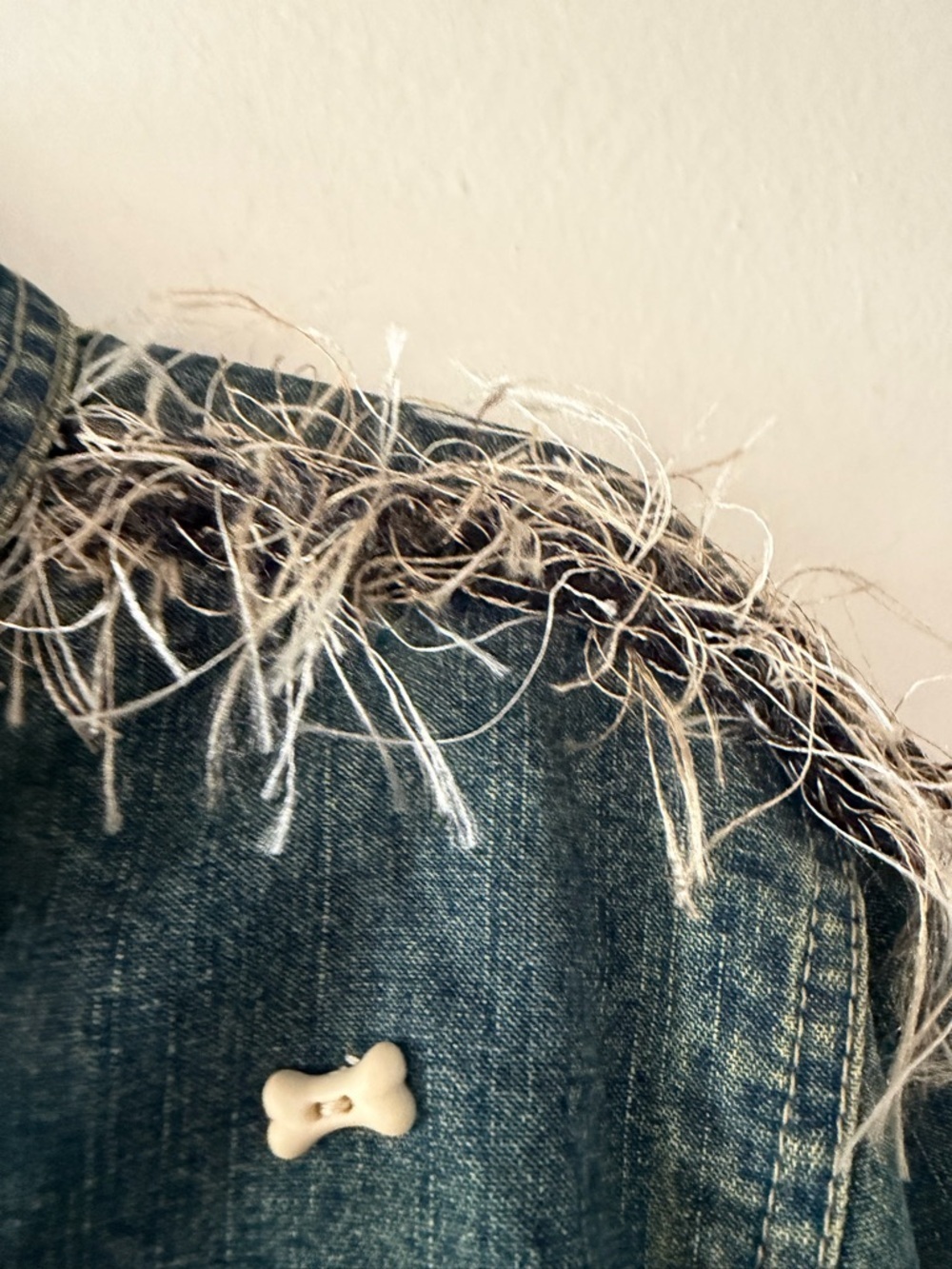Vintage 90s Bill Blass Denim Jacket Dog Pins Fringe Trim Boho Chic Westercore - Picture 8 of 14